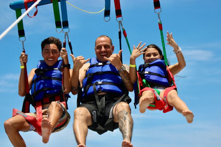 Waikiki Parasailing in Hawaii from Oahu - Photo 1