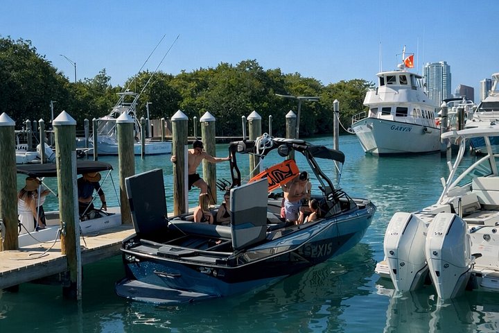 Miami Wakesurf and Skyline Boat Cruise - Photo 8
