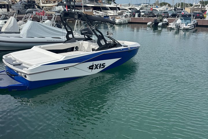 Private Wakesurf Wakeboard & Boat Experience Saint-Tropez - Photo 2