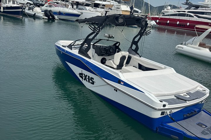 Private Wakesurf Wakeboard & Boat Experience Saint-Tropez - Photo 4