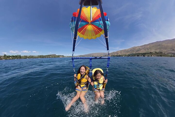 Wanaka Parasailing - Photo 1