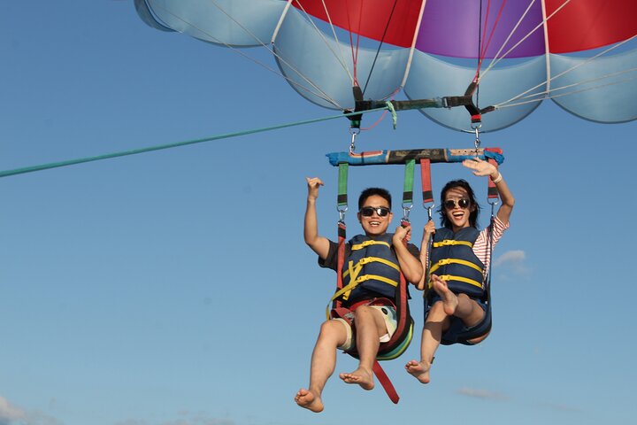 Parasailing Experience in Waikiki, HI - Photo 1