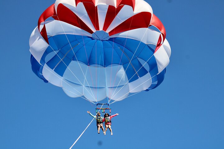 Waikiki and Diamond Head Parasailing Experience - Photo 4