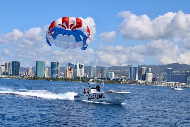 Waikiki and Diamond Head Parasailing Experience - Photo 6