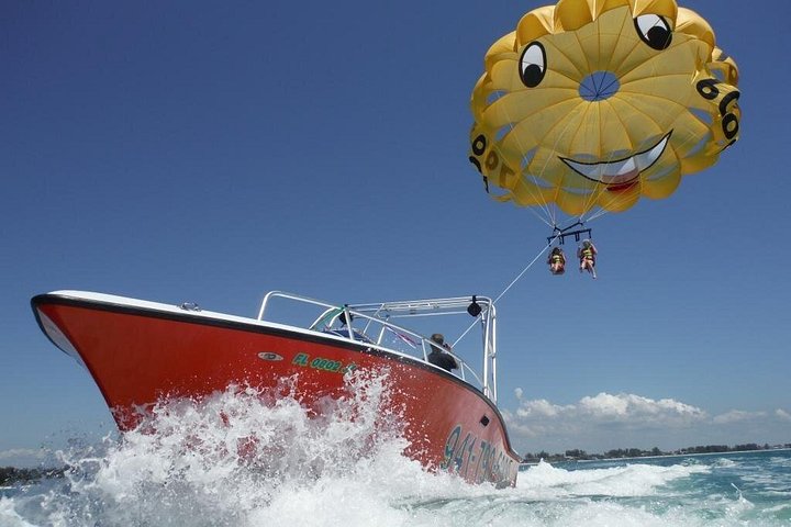 Parasailing Adventure above the Gulf of Mexico - Photo 2
