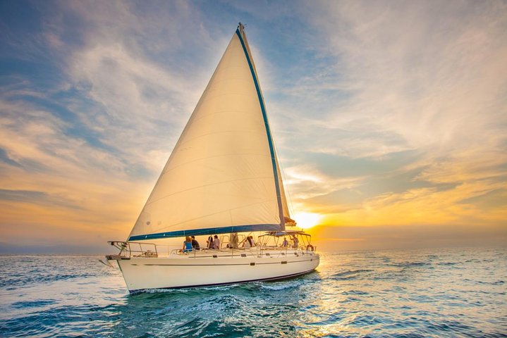 Los Cabos Luxury Sunset Sail - Los Cabos Luxury Sunset Sail with Light Appetizers and Open Bar