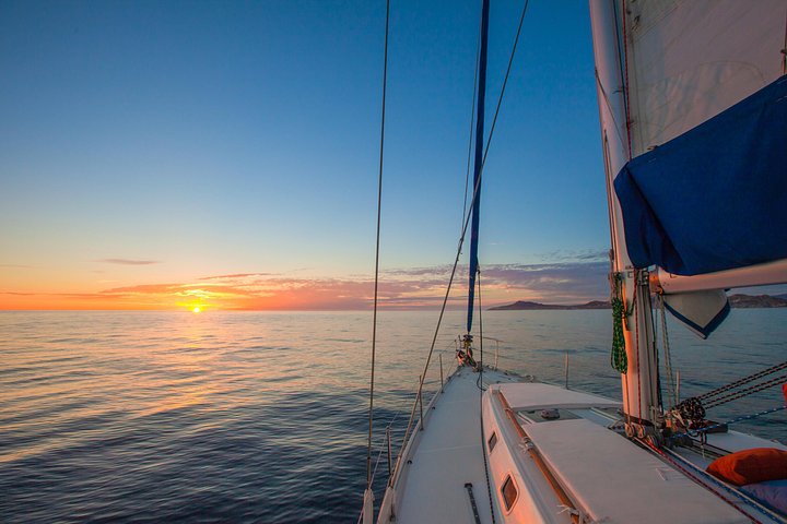 Relaxing sailing - Los Cabos Luxury Sunset Sail with Light Appetizers and Open Bar