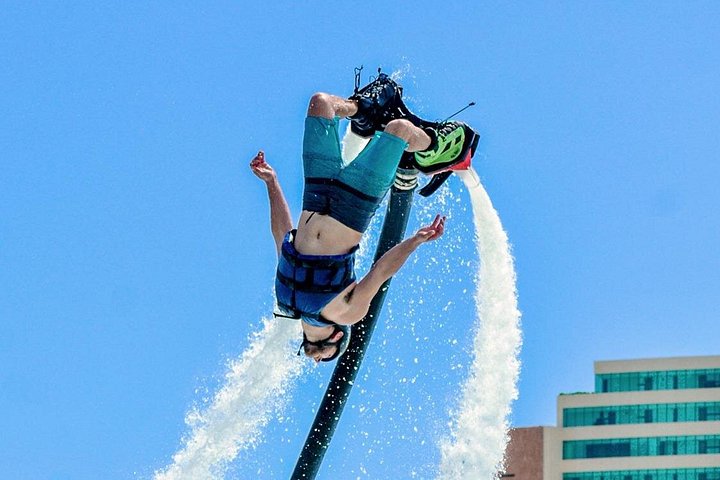 Flyboard the new extreme adventure in Cancun - Extreme Flyboard activity in Cancun. Live the adrenaline with us!
