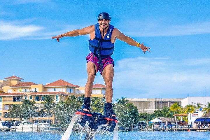 Flyboard the new extreme adventure in Cancun - Extreme Flyboard activity in Cancun. Live the adrenaline with us!