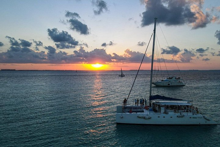 Isla Mujeres Sunset Cruise and Tour from Cancun - Photo 2