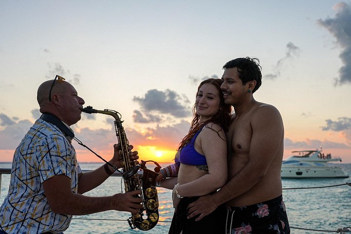 Isla Mujeres Sunset Cruise and Tour from Cancun - Photo 3