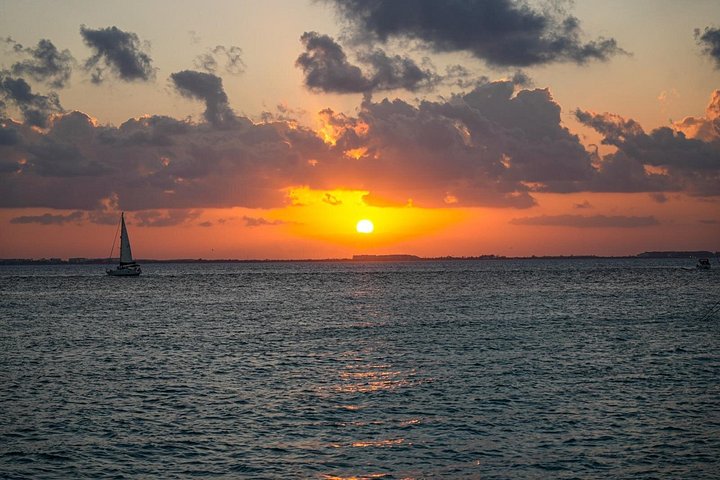 Isla Mujeres Sunset Cruise and Tour from Cancun - Photo 4