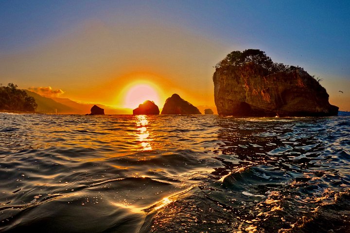 Sunset and Bioluminescence Boat Tour at Los Arcos Islands - Photo 8
