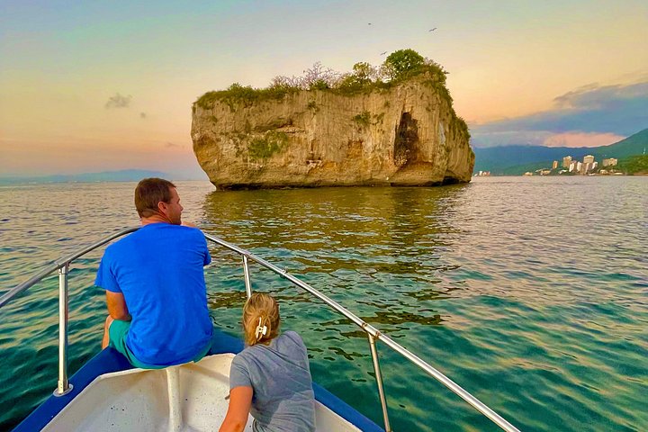 Sunset and Bioluminescence Boat Tour at Los Arcos Islands - Photo 10