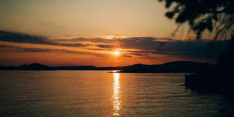 British Columbia Yacht Charter Guide: Cruising Zones, Stern-Ties & Skipper Tips