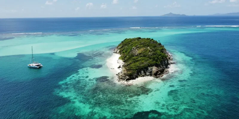 Grenadines Yacht Charter Guide: Tobago Cays Sailing Itinerary & Skipper Tips