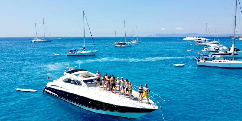 How to Be a Great Yacht Host: Guest Hospitality, Safety & Listing Success