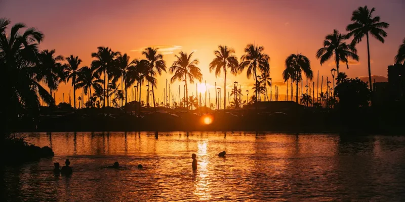 Oahu Yacht Charter Guide: Cruising Zones, Anchorages & Local Skipper Tips